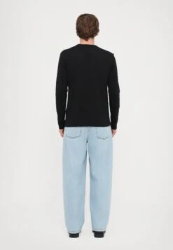 EA7 Emporio Armani TRAIN VISIBILITY TEE - Long Sleeved Top - Black/cream -Total Wear Store 0121c46b7ac745e79b40ae9fa94f5fb0