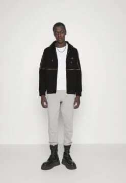 Emporio Armani Felpa - Zip-Up Sweatshirt - Nero -Total Wear Store 01eeebd1494c4331bea0577bb49af2c0