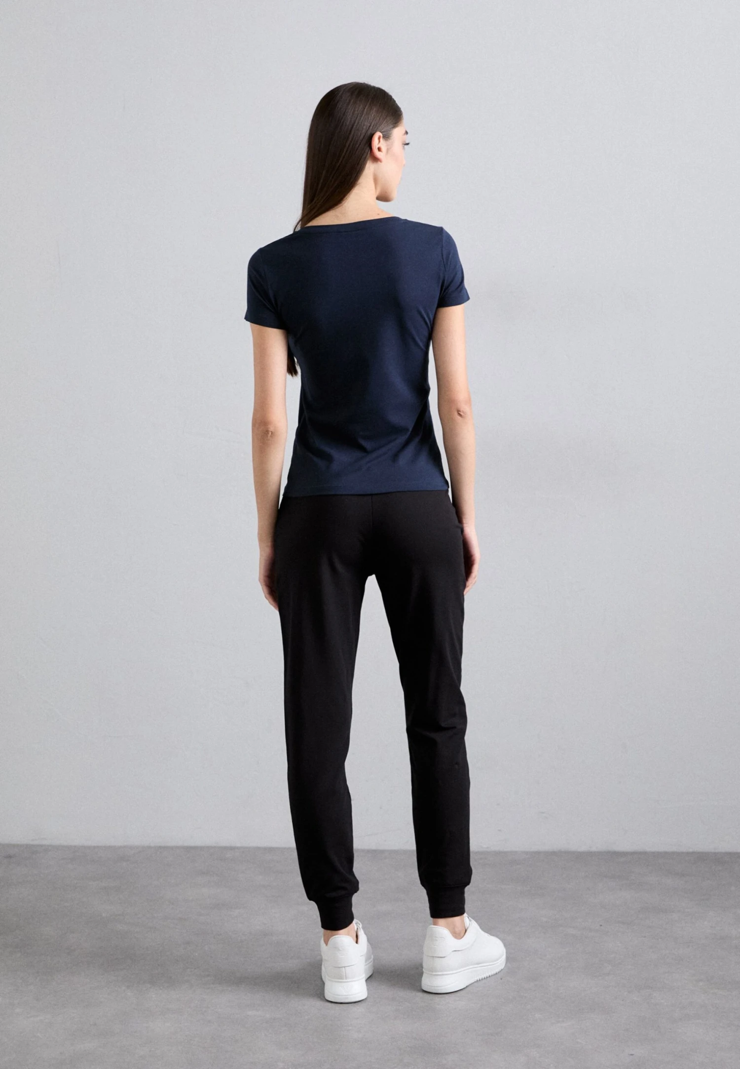 EA7 Emporio Armani TROUSER - Tracksuit Bottoms - Black 5 EA7 Emporio Armani TROUSER - Tracksuit Bottoms - Black - Image 3