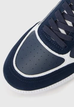 EA7 Emporio Armani NEW HERITAGE EAGLE UNISEX - Trainers - Sky Captain/white -Total Wear Store 0351016dbb44458aadb9bdbccdb6acc2