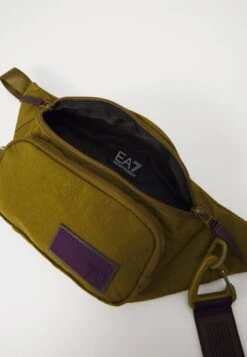 EA7 Emporio Armani TRAIN 7.0 WAISTBAG UNISEX - Bum Bag - Fir Green 9 EA7 Emporio Armani TRAIN 7.0 WAISTBAG UNISEX - Bum Bag - Fir Green -Total Wear Store 0405a702743a48379c931dbbc3ddebe8
