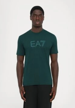 EA7 Emporio Armani TRAIN VISIBILITY TEE - Print T-shirt - Ponderosa Pine