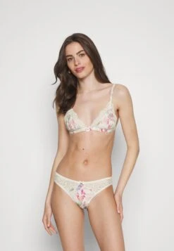 Emporio Armani Triangle Bra - Triangle Bra - Off-White -Total Wear Store 06171492d74248f3b53fee7ba29f0d34