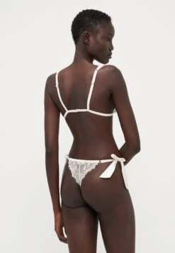 Emporio Armani TRIANGLE THONG - Thong - Ivory -Total Wear Store 064b49ca16e14d5d82d8f5ee170f2553