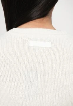 EA7 Emporio Armani Jumper - White -Total Wear Store 071be0f9edb54e24bec1887bb780e162