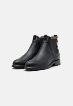 Emporio Armani Boot - Classic Ankle Boots - Nero -Total Wear Store 077fe8ead34944d4a4bb5fe957ca3cdf