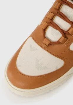 Emporio Armani Trainers - Off-white/cognac -Total Wear Store 087f9330927f4110b70d7a4cfa75b656