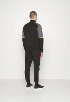 EA7 Emporio Armani Tracksuit - Tracksuit - Nero -Total Wear Store 08870991959545b09b36478125edb7ba