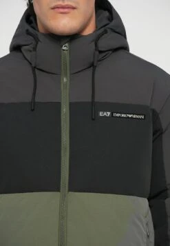 EA7 Emporio Armani TRAIN ATHLETIC COLOUR BLOCK PADDED JACKET - Winter Jacket - Beetle -Total Wear Store 08b3020d5cd94ff8a694867763a27ff8