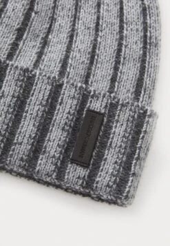 Emporio Armani BEANIE HAT - Beanie - Grey -Total Wear Store 090e8cd086b744508d92738bc768bb57