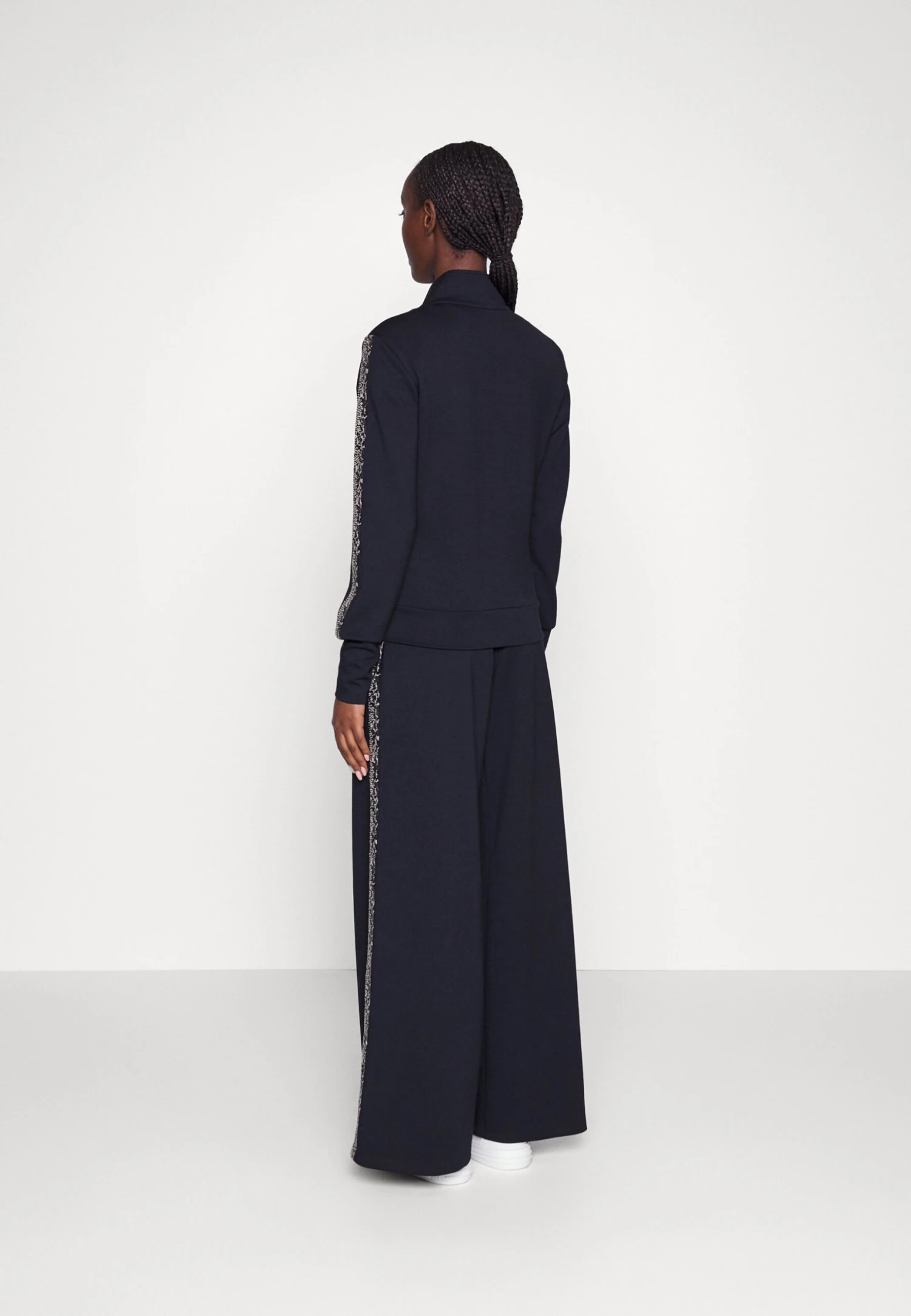 EA7 Emporio Armani Tracksuit Set - Tracksuit - Black/Gold 5 EA7 Emporio Armani Tracksuit Set - Tracksuit - Black/Gold - Image 3