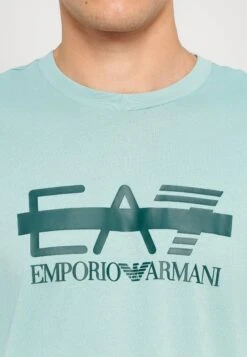 EA7 Emporio Armani TRAIN LOGO TEE - Print T-shirt - Blue Surf 18 EA7 Emporio Armani TRAIN LOGO TEE - Print T-shirt - Blue Surf -Total Wear Store 0b3070f5be654932a951126c6ef2eef0