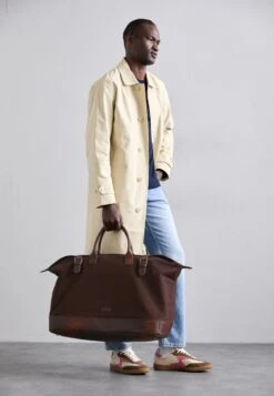 Emporio Armani HOLDALL - Weekend Bag - Delicioso 11 Emporio Armani HOLDALL - Weekend Bag - Delicioso -Total Wear Store 0bd8d30d449e47baade2bc6e69a34355