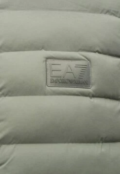 EA7 Emporio Armani MOUNTAIN - Waistcoat - Mulled Basil 18 EA7 Emporio Armani MOUNTAIN - Waistcoat - Mulled Basil -Total Wear Store 0c062983da8c409a94a8ba7db4caa0dc