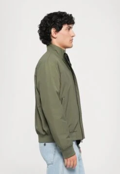 EA7 Emporio Armani TRAIN CORE JACKET - Winter Jacket - Beetle -Total Wear Store 0cd66cb6e55348a09cb526708cdbd741