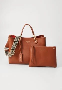 Emporio Armani BAG SET - Tote Bag - Cuoio/rosso -Total Wear Store 0cfa7f0e52bc41319e5a77427089d341