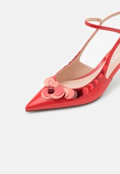 Emporio Armani Piper - Classic Heels - Rosso -Total Wear Store 0d32b0e49f1b4be9b0a1d30268f876ae