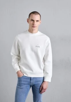 Emporio Armani POCKETS PANT - Straight Leg Jeans - Light Blue Denim 13 Emporio Armani POCKETS PANT - Straight Leg Jeans - Light Blue Denim -Total Wear Store 0d7edaa9a4f845728621bd8e2781a9ea