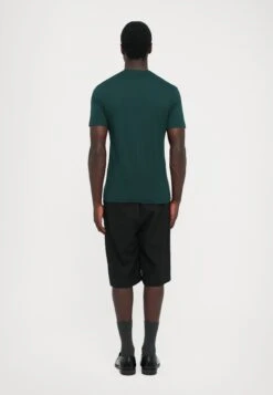 EA7 Emporio Armani TRAIN VISIBILITY TEE - Print T-shirt - Ponderosa Pine -Total Wear Store 0d9e9ea4b7424e1291e61085b47bb778