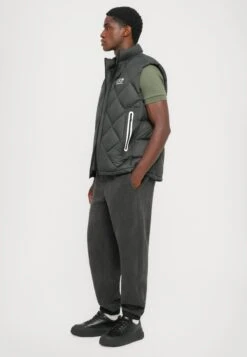 EA7 Emporio Armani TRAIN LOGO SERIES PANTS - Tracksuit Bottoms - Asphalt -Total Wear Store 0e3c02e18e29401fb88580efbb135e64