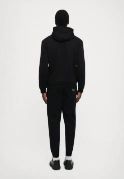 EA7 Emporio Armani TRAIN LOGO SERIES HOODIE EXTENDED - Hoodie - Black/gold Coloured -Total Wear Store 0eeaa81323e2437691cd6c5a799a2a95
