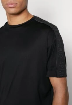 Emporio Armani Basic T-Shirt - Nero -Total Wear Store 0f791d2912c345d58290ba9f3301ac48