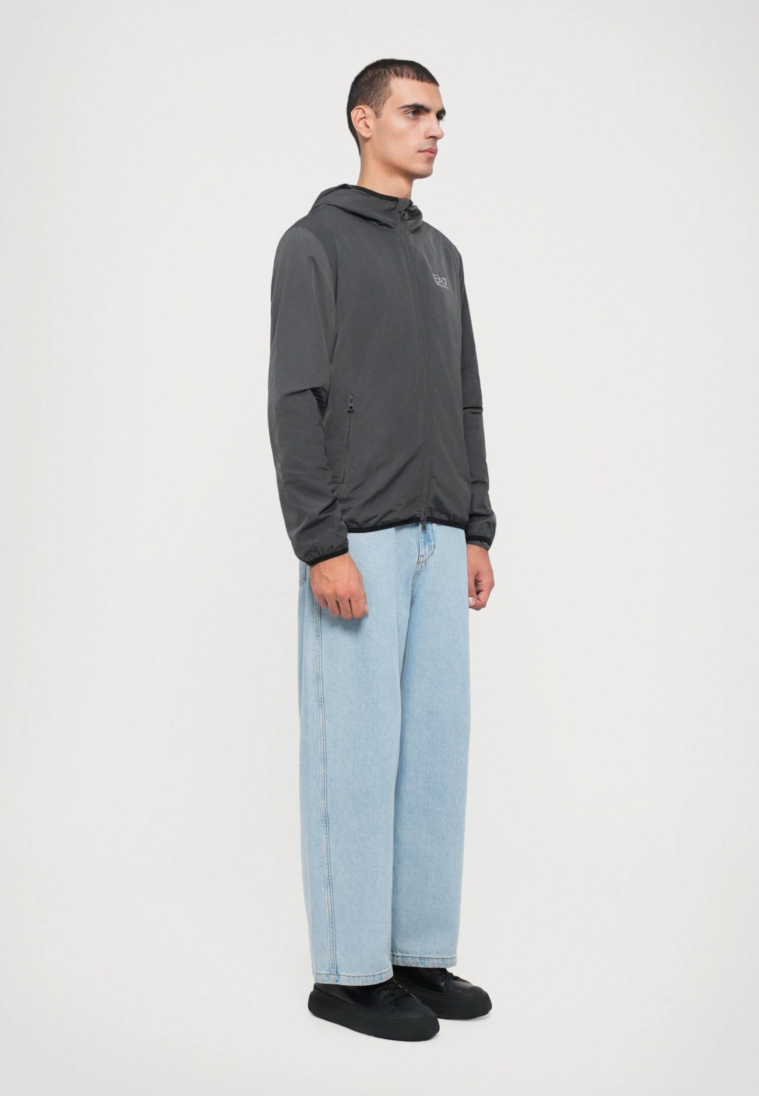 EA7 Emporio Armani TRAIN CORE JACKET - Light Jacket - Asphalt 6 EA7 Emporio Armani TRAIN CORE JACKET - Light Jacket - Asphalt - Image 4