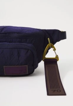 EA7 Emporio Armani TRAIN 7.0 WAISTBAG UNISEX - Bum Bag - Evening Blue 10 EA7 Emporio Armani TRAIN 7.0 WAISTBAG UNISEX - Bum Bag - Evening Blue -Total Wear Store 0fb1f187c95246af8bfcd021320998d4