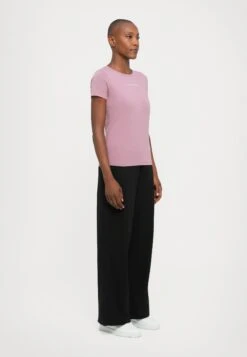 EA7 Emporio Armani Print T-shirt - Dusky Orchid -Total Wear Store 0fc6fc7b15b74c9fa07ca5b50fabb0a6