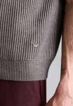 Emporio Armani Waistcoat - Walnut -Total Wear Store 115668a53dfc4a39803b73ea4e81695e