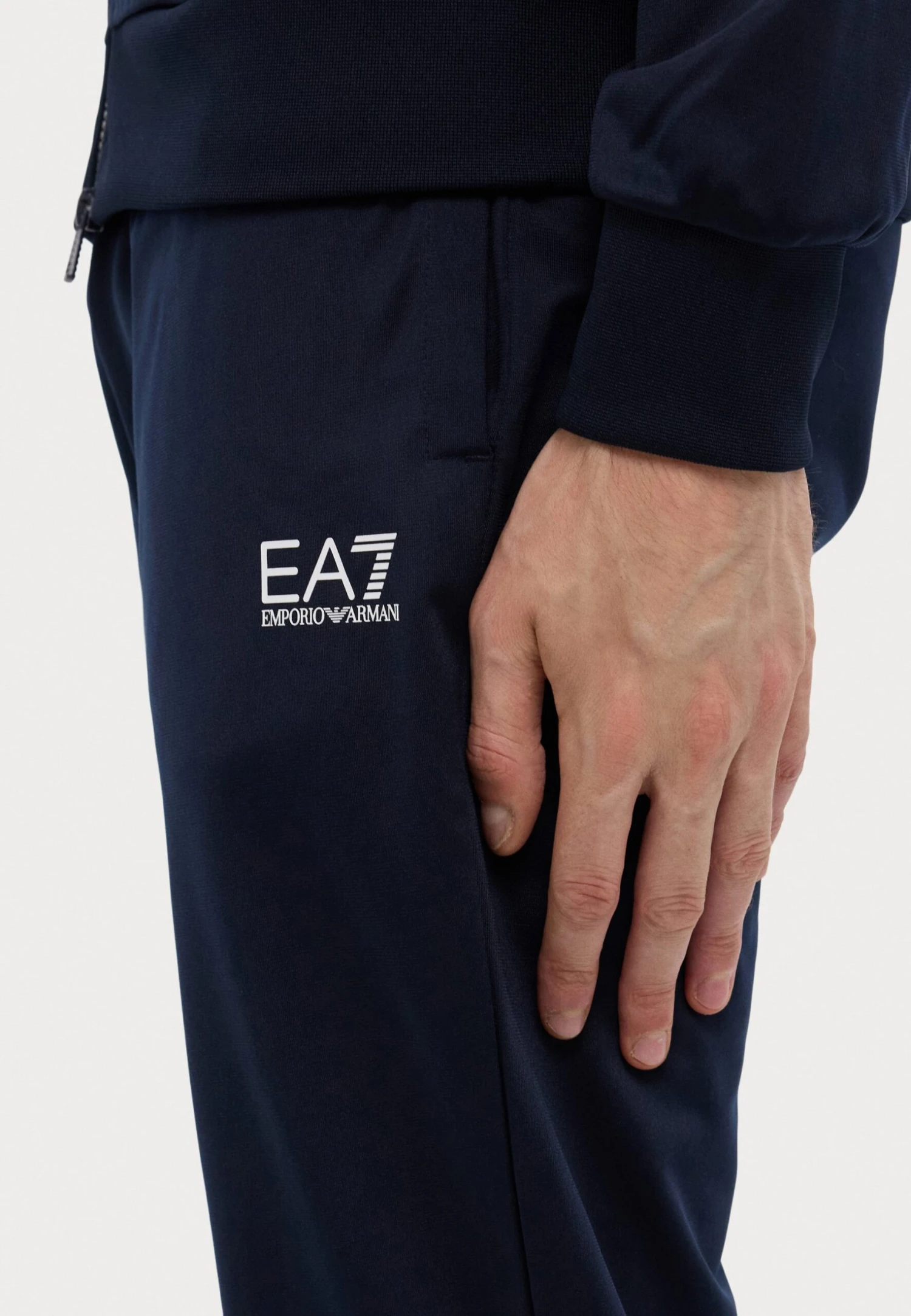EA7 Emporio Armani TRAIN CORE SUIT - Tracksuit - Blue 7 EA7 Emporio Armani TRAIN CORE SUIT - Tracksuit - Blue - Image 5