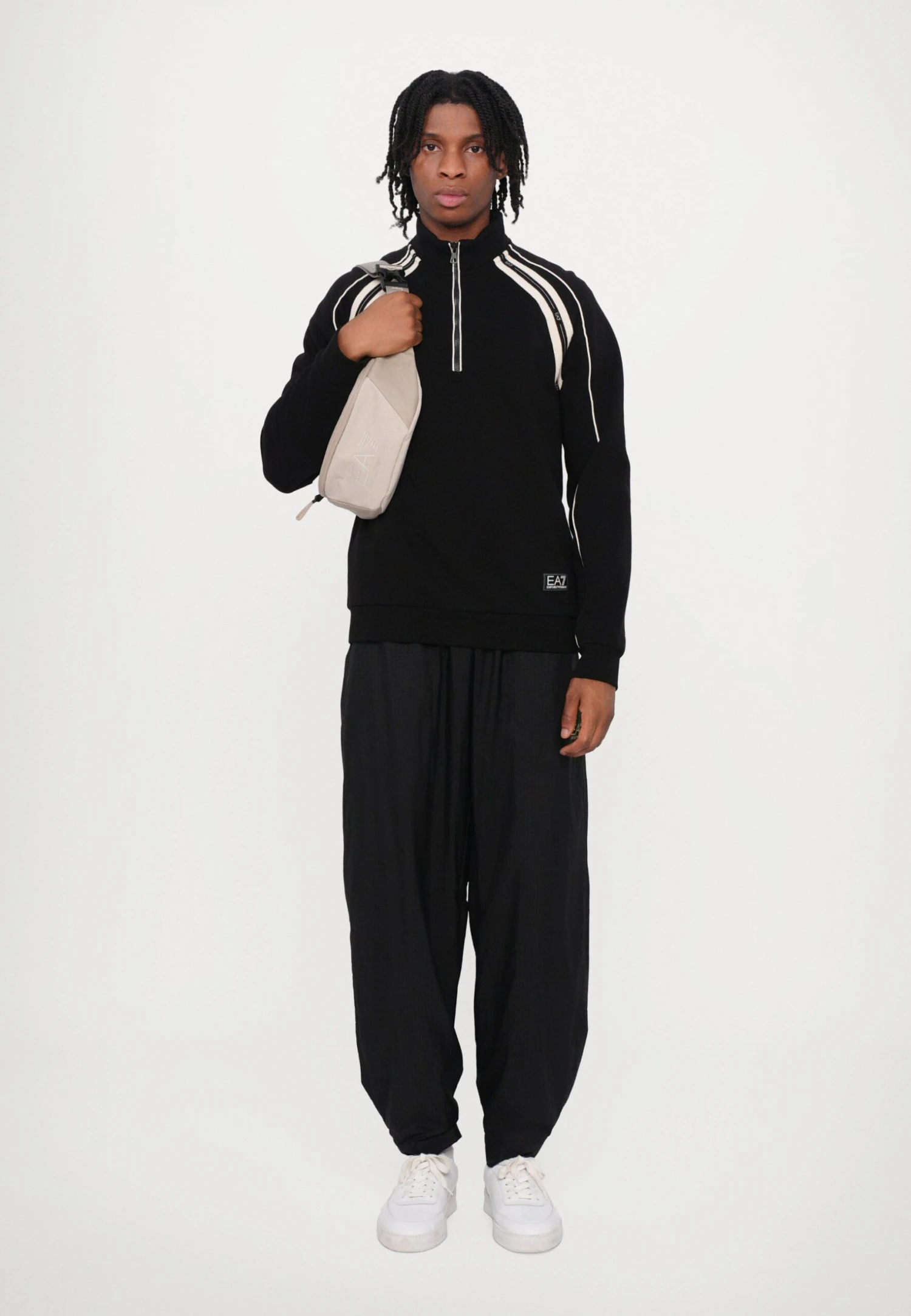 EA7 Emporio Armani TRAIN VISIBILITY SLING BAG UNISEX - Bum Bag - Cobblestone 3 EA7 Emporio Armani TRAIN VISIBILITY SLING BAG UNISEX - Bum Bag - Cobblestone