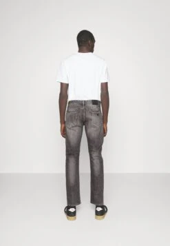 Emporio Armani 5 Pockets Pant - Slim Fit Jeans - Denim Nero -Total Wear Store 1391fbc47d2e45769689d3a49f053df1