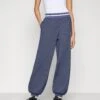 EA7 Emporio Armani TENNIS CLUB PANT - Tracksuit Bottoms - Sky Captain -Total Wear Store 14a09f99cebe480da066244c5f69773b