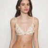 Emporio Armani Triangle Bra - Triangle Bra - Off-White -Total Wear Store 15793b7c4cb046f3b9a6f960eef5d78b