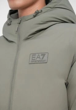 EA7 Emporio Armani MOUNTAIN HOODED JACKET LOGO - Winter Jacket - Mulled Basil -Total Wear Store 15eaeda031454ee5a0443132f430211b