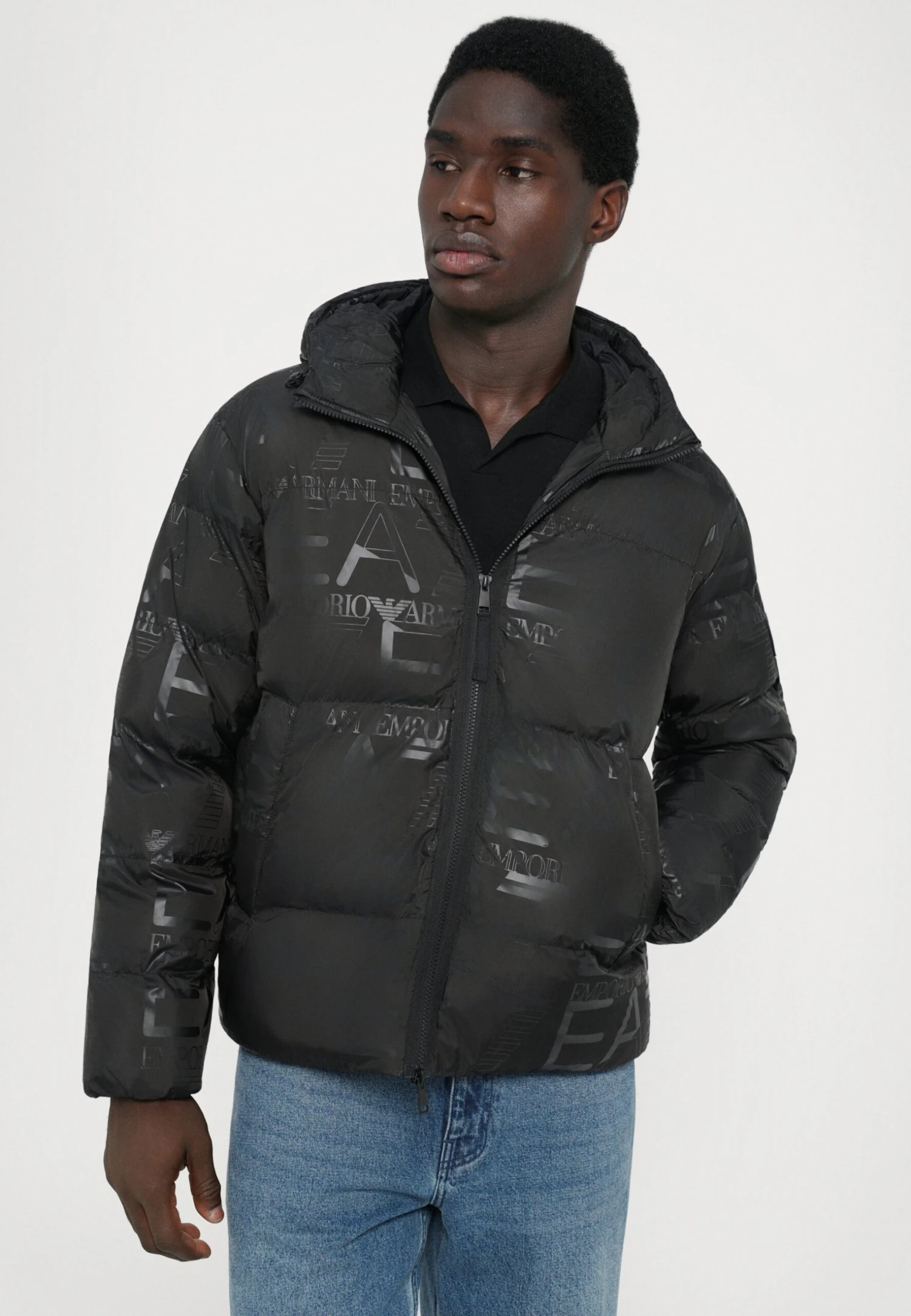 EA7 Emporio Armani MOUNTAIN HOODED JACKET LOGO REPEAT - Winter Jacket - Black 7 EA7 Emporio Armani MOUNTAIN HOODED JACKET LOGO REPEAT - Winter Jacket - Black - Image 5