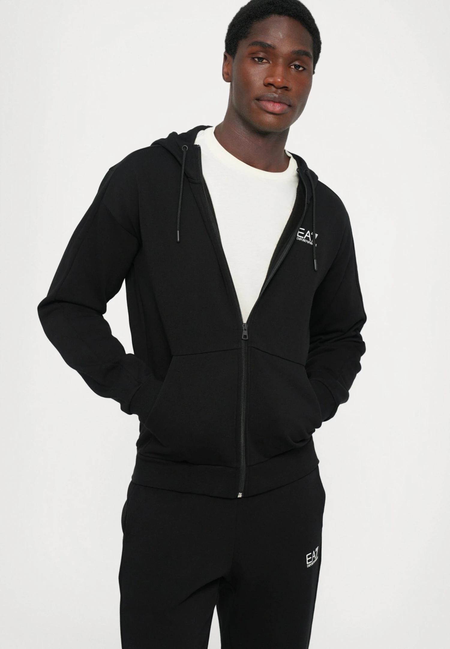 EA7 Emporio Armani TRAIN VISIBILITY SET - Tracksuit - Black 6 EA7 Emporio Armani TRAIN VISIBILITY SET - Tracksuit - Black - Image 4