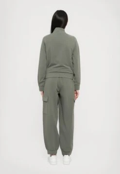 EA7 Emporio Armani TRACKSUIT - Tracksuit Bottoms - Mulled Basil -Total Wear Store 1907454fedcd41da8395deee2f4e1e8b