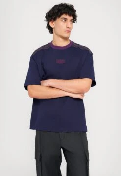 EA7 Emporio Armani TRAIN TAPE UNISEX - Print T-shirt - Evening Blue -Total Wear Store 1962d9c3d4944e12a1ce2d961ff09aa3