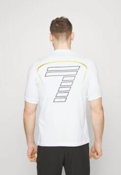 EA7 Emporio Armani Train Soccer M Tee - Print T-Shirt -Total Wear Store 1b16e9ca6ab14345b2e3311330e89d6a