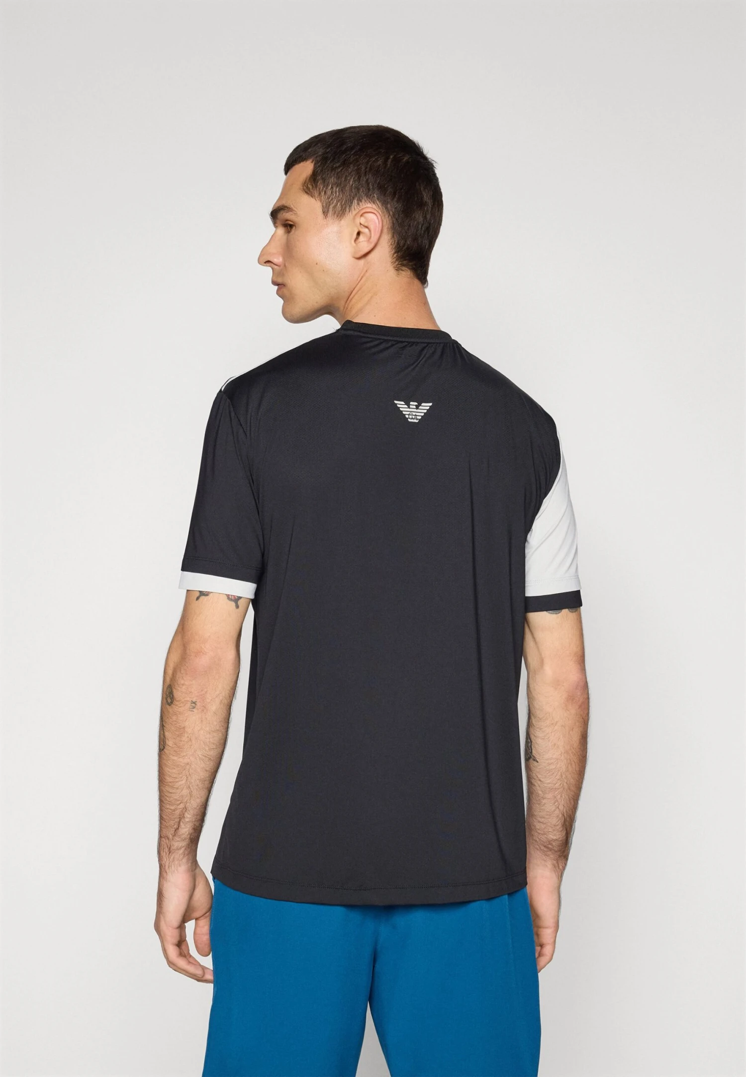 EA7 Emporio Armani TENNIS PRO TEE COLORBLOCK - Sports T-shirt - Black 5 EA7 Emporio Armani TENNIS PRO TEE COLORBLOCK - Sports T-shirt - Black - Image 3