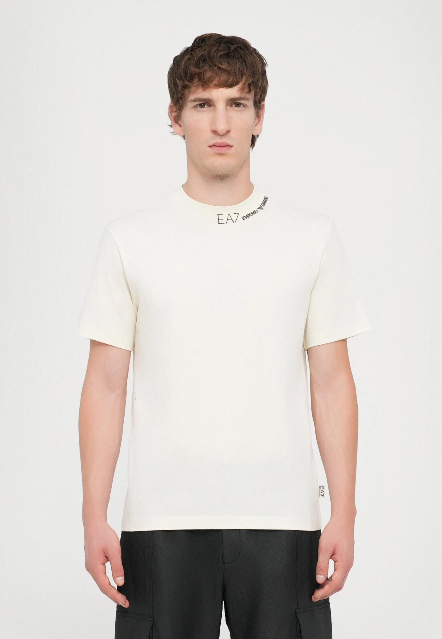 EA7 Emporio Armani TRAIN LOGO SERIES TEE UNISEX - Basic T-shirt - Vanilla Ice 4 EA7 Emporio Armani TRAIN LOGO SERIES TEE UNISEX - Basic T-shirt - Vanilla Ice - Image 2