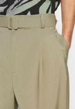 Emporio Armani Pantaloni - Trousers - Verde Militare -Total Wear Store 1d333d0de64f4655bffab99f8c87998d