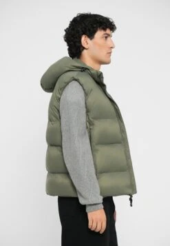 EA7 Emporio Armani MOUNTAIN POLAR VEST - Waistcoat - Mulled Basil -Total Wear Store 1f4b4943696249b0b7fa6bddc434ab0e