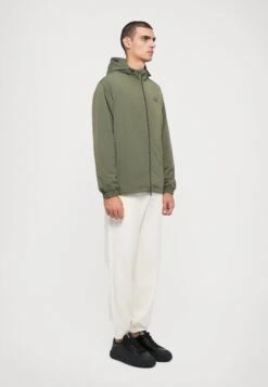 EA7 Emporio Armani TRAIN CORE - Light Jacket - Beetle -Total Wear Store 2021497a45254301b74c54c79a0ebef6