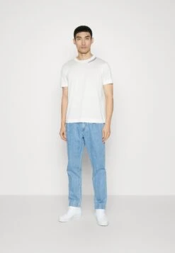 Emporio Armani Basic T-Shirt - Bianco Caldo -Total Wear Store 2221b428ccfc4b6ca3409842c63efa5c