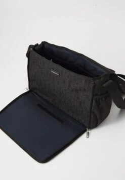 Emporio Armani CHANGING BAG UNISEX - Baby Changing Bag - Blu 9 Emporio Armani CHANGING BAG UNISEX - Baby Changing Bag - Blu -Total Wear Store 230ee9e85a0c42e8a9c1e59f1393f4fa