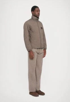 Emporio Armani DOWN JACKET - Down Jacket - Walnut 13 Emporio Armani DOWN JACKET - Down Jacket - Walnut -Total Wear Store 26148fd6ac4549cfaccbe796cca48e7b