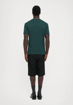 EA7 Emporio Armani TRAIN CORE TEE UNISEX - Basic T-shirt - Ponderosa Pine -Total Wear Store 26594cb42b34450d9192a87602c930b7